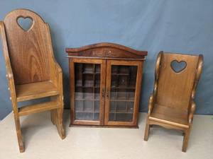 lot 176 image: Beautiful Display Case & Pair of Adorable Doll Chairs Q