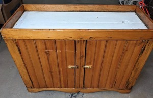 lot 182 image: Vintage Wood Dry Sink Q