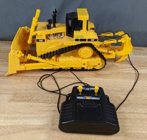 lot 254 image: Remote Control CAT Bulldozer Q