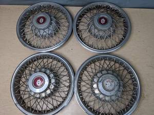 lot 274 image: Set of 4 Vintage Oldsmobile Hubcaps, Norris Industries, Copyright 1980 Q