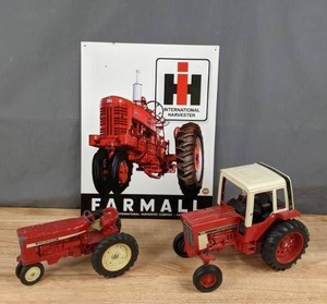 lot 241 image: Farmall International Harvester Q