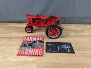 lot 219 image: Vintage Franklin Mint Precision Models Farmall F-20 Tractor Die Cast Model Q