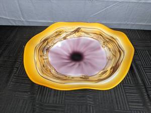 lot 12 image: Vintage Wavy Glass Centerpiece Bowl R