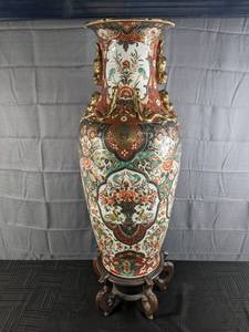 lot 3A image: Decorative Floral Vase with Gold Accent and Vase Stand R
