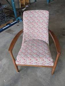 lot 48 image: Geometric Patterned Exposed Natural Walnut Legs Accent Arm Chair R