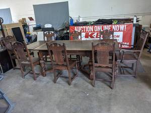 lot 21 image: Ornate 9-Piece Extendable Rectangle Table with Armless Chairs Y