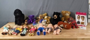 lot 354 image: Collection of (6) Ty Beanie Boppers, (2) Beanie Kids, Wee Bees Babies Lil Bit Country, Lil Bit RocknRoll, and Assorted Stuffed Animals N