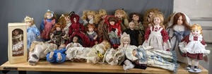 lot 287 image: A Variety of Dolls for the Collector N