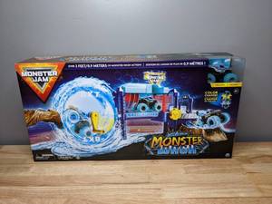 lot 30 image: Brand New Monster Jam Megalodon Monster Wash Includes Color-Changing Megalodon Monster Truck Interactive Water Play Kids Toys T