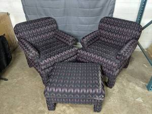 lot 44 image: Two Matching Accent Arm Chairs and Ottoman by Shenandoah Furniture R