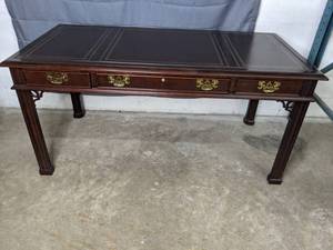 lot 42 image: 3-Drawer Writing Desk by Sligh Furniture R