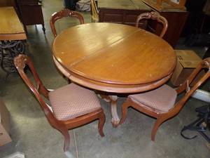 Round Kitchen Table and 4 Chairs