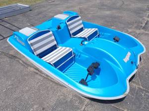 Sun Dolphin Laguna 5 Seat Pedal Boat
