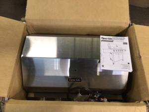 Dyna-Glo 5 Burner LP Gas Grill with ide Burner and Searplus burners open box customer return see pictures