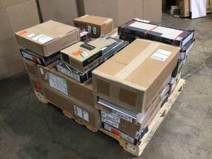 Pallet with assorted Ceramic and tiles Flooring various models and conditions see pictures