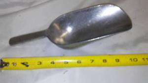 Metal Scooper Vintage