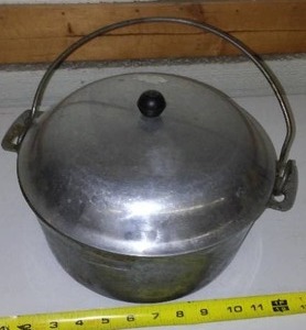 Vintage Cast Aluminum Pot & Cover W Handle.
