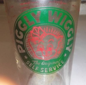 Piggly Wiggly Glass Measuring Cup