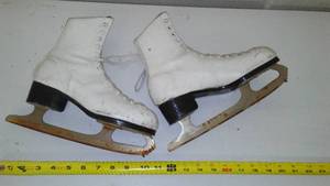 Vintage Women�s Ice Skates