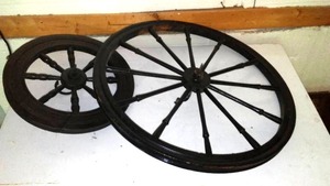 2 Spinning Wheel Wheels