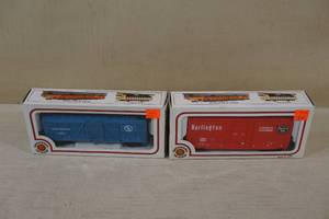 lot 29 image: Bachmann HO Scale Train Box Cars
