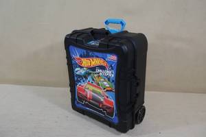 lot 51 image: Hot Wheels Rolling Storage Case with Cars