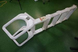 lot 54 image: 6 Plastic Dock Ladder