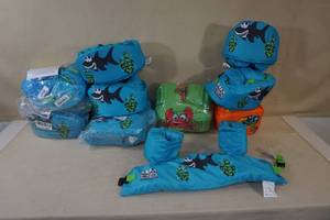 lot 56 image: Body Glove Paddle Pals Child Swim Vests