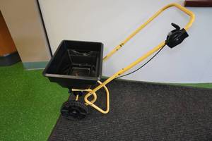 lot 64 image: Yardworks Broadcast Spreader