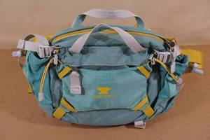 lot 105 image: Mountainsmith Tour Small Hiking Lumbar Pack