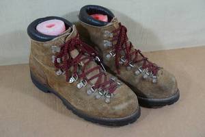 lot 113 image: Red Wing Irish Setter Hiking Boots - Size 9.5