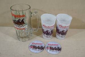 lot 140 image: Budweiser Clydesdales Mug and Glasses