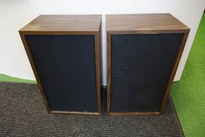 lot 181 image: Vintage 3-Way Tower Speakers