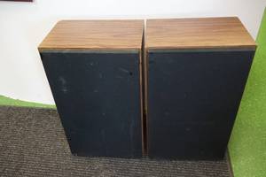 lot 182 image: Vintage 4-Way Tower Speakers