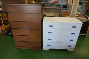 lot 194 image: 2 Wood Dressers