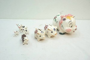 lot 2 image: decorative piggy banks and cows
