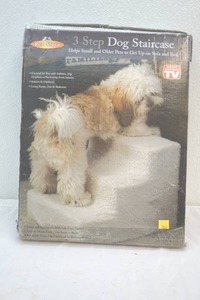 lot 11 image: 3-step dog staircase