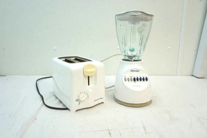 lot 21 image: toaster and blender