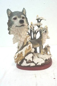 lot 23 image: wolf statue
