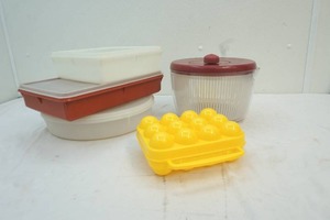 lot 26 image: salad spinner and Tupperware cake storage containers