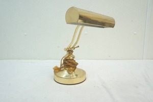 lot 29 image: brass colored desk lamp