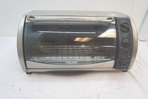 lot 33 image: Black & Decker countertop oven