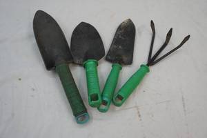 lot 44 image: garden tools
