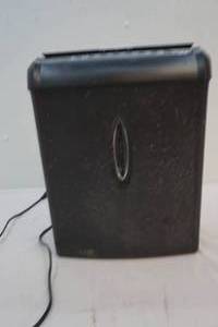 lot 51 image: Aurora paper shredder with basket
