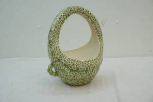 lot 55 image: ceramic Easter Basket
