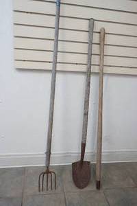 lot 63 image: ice fishing spear and small shovel