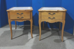 lot 91 image: pair of matching end tables