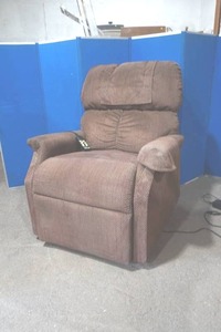lot 96 image: Golden Technologies lift chair