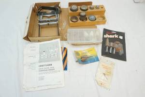 lot 112 image: Craftsman edge guide and finger with grinding and buffing wheels