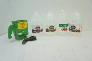 lot 126 image: white distilled vinegar